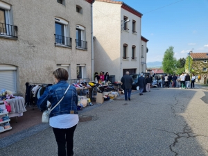 La Chapelle-d&#039;Aurec : un vide-greniers sous le soleil