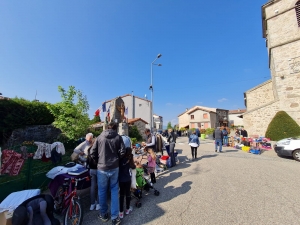 La Chapelle-d&#039;Aurec : un vide-greniers sous le soleil