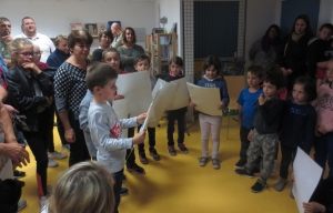 Les écoliers de Saint-Joseph fêtent les 10 ans de la bibliothèque de Montfaucon