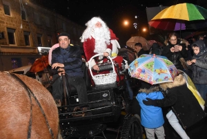 Monistrol-sur-Loire : un défilé de Noël bien arrosé