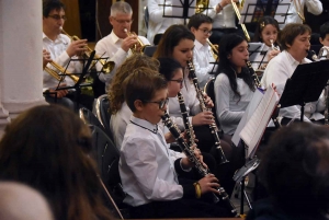 Bas-en-Basset : l&#039;orchestre junior et l&#039;harmonie remplissent l&#039;église