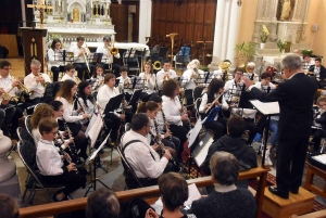 Bas-en-Basset : l&#039;orchestre junior et l&#039;harmonie remplissent l&#039;église