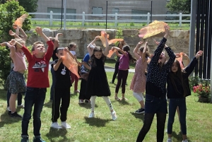 Chants et danses des écoliers au Bel âge de Saint-Maurice