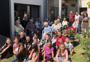 Chants et danses des écoliers au Bel âge de Saint-Maurice