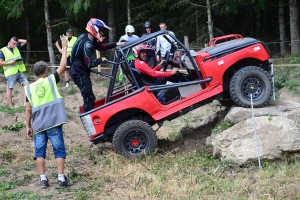 Bas-en-Basset : des pilotes en équilibre sur le 4x4 trial