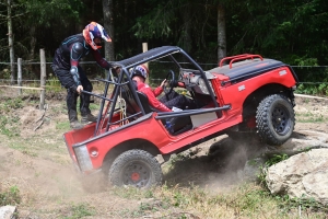 Bas-en-Basset : des pilotes en équilibre sur le 4x4 trial