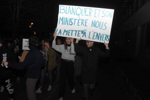 Monistrol-sur-Loire : une manifestation nocturne du lycée public à la mairie