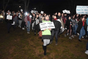 Monistrol-sur-Loire : une manifestation nocturne du lycée public à la mairie