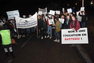 Monistrol-sur-Loire : une manifestation nocturne du lycée public à la mairie