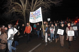 Monistrol-sur-Loire : une manifestation nocturne du lycée public à la mairie