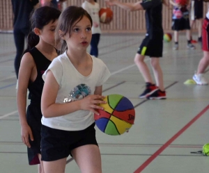 Retournac : de jeunes basketteurs de Haute-Loire en stage au gymnase