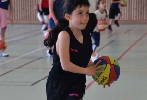 Retournac : de jeunes basketteurs de Haute-Loire en stage au gymnase