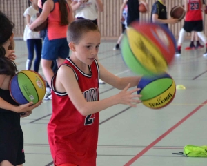 Retournac : de jeunes basketteurs de Haute-Loire en stage au gymnase