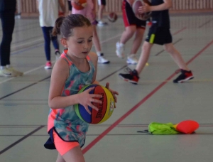 Retournac : de jeunes basketteurs de Haute-Loire en stage au gymnase