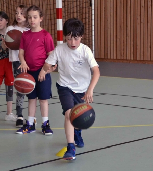 Retournac : de jeunes basketteurs de Haute-Loire en stage au gymnase