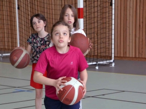 Retournac : de jeunes basketteurs de Haute-Loire en stage au gymnase