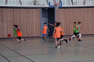 Retournac : de jeunes basketteurs de Haute-Loire en stage au gymnase