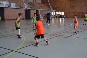 Retournac : de jeunes basketteurs de Haute-Loire en stage au gymnase