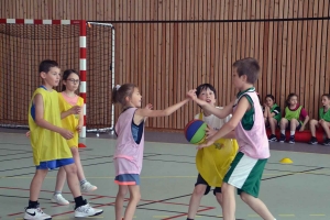 Retournac : de jeunes basketteurs de Haute-Loire en stage au gymnase