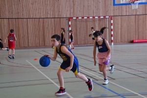 Retournac : de jeunes basketteurs de Haute-Loire en stage au gymnase