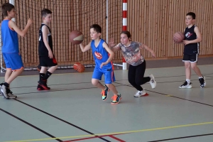 Retournac : de jeunes basketteurs de Haute-Loire en stage au gymnase