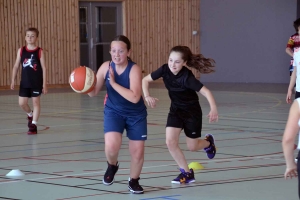 Retournac : de jeunes basketteurs de Haute-Loire en stage au gymnase