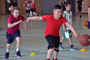 Retournac : de jeunes basketteurs de Haute-Loire en stage au gymnase