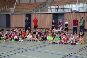 Retournac : de jeunes basketteurs de Haute-Loire en stage au gymnase