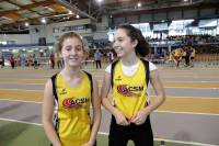 A gauche Valentine Januel championne de la Loire benjamine du 50 mètres haies et vice-championne du saut en hauteur ; à droite Lou Badol championne de la Loire benjamine du 50 mètres et du saut en longueur