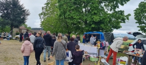 La Chapelle-d&#039;Aurec : le marché aux bonnes affaires dans les rues du village