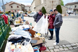 La Chapelle-d&#039;Aurec : le marché aux bonnes affaires dans les rues du village