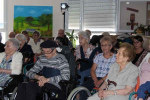 Le Festival des 7 Lunes fait une étape appréciée à la maison de retraite d&#039;Yssingeaux