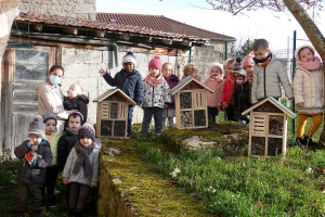 Des hôtels à insectes installés à l’école de Grazac