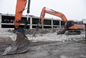 Yssingeaux : l&#039;ancienne usine des AMV a commencé à disparaître