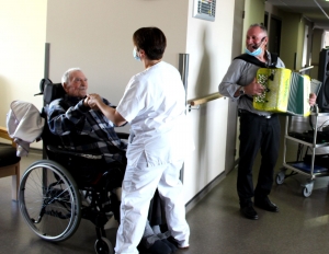 Des notes d&#039;accordéon à l&#039;hôpital d&#039;Yssingeaux