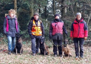 Une équipe de France de chien de sauvetage s&#039;entraîne à Yssingeaux (vidéo)