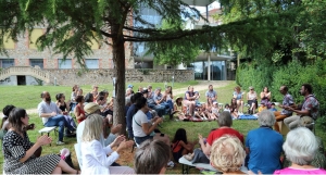 Photo d&#039;archives de lectures au jardin du musée Crédit DR