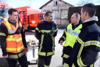 Saint-Sigolène : les pompiers s&#039;entraînent face au risque chimique chez STTP Emballage (vidéo)