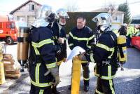 Saint-Sigolène : les pompiers s&#039;entraînent face au risque chimique chez STTP Emballage (vidéo)