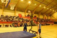 Monistrol-sur-Loire : un show acrobatique et lumineux pour refermer la Fête du sport