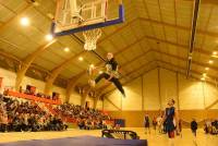 Monistrol-sur-Loire : un show acrobatique et lumineux pour refermer la Fête du sport