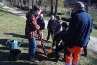 Monistrol-sur-Loire : les écoliers créent un arboretum le long du Piat