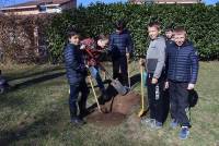 Monistrol-sur-Loire : les écoliers créent un arboretum le long du Piat