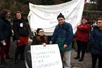 Des résidents des maisons de retraite étaient mobilisés aussi au Puy.Photo Lucien Soyere