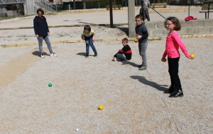 Riotord : les écoliers initiés à la pétanque avec RioPétanque