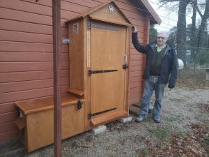 Bas-en-Basset : un abri conçu par la Toupie bassoise pour les chats du camping