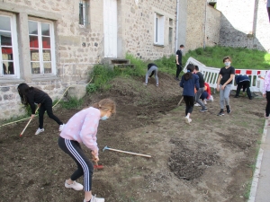 Dunières : un potager créé à l&#039;école Jacques-Prévert