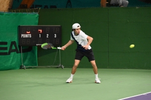 Tennis : au Chambon-sur-Lignon, la victoire pour un Français et une Roumaine