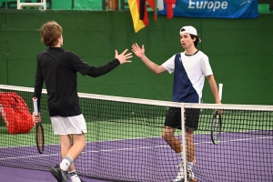 Tennis : au Chambon-sur-Lignon, la victoire pour un Français et une Roumaine