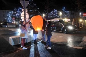 700 lanternes en papier illuminent le ciel d&#039;Yssingeaux